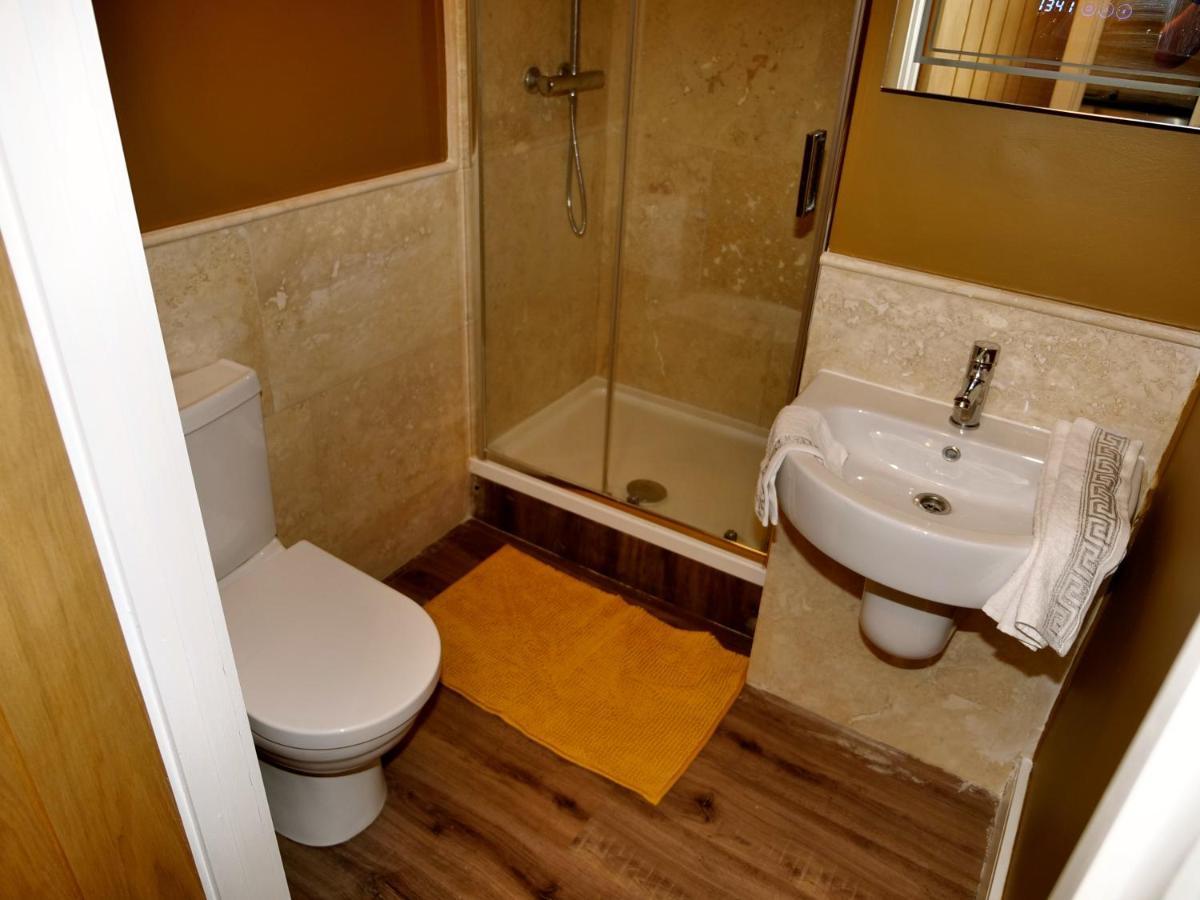 Ultra Deluxe Versace Apartment Near Sheffield Full Sky Tv Rotherham Eksteriør bilde