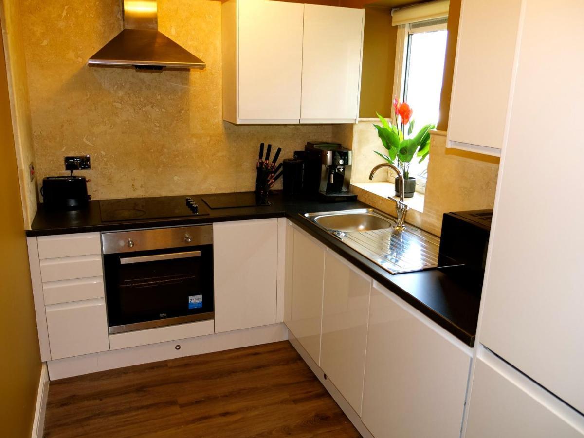 Ultra Deluxe Versace Apartment Near Sheffield Full Sky Tv Rotherham Eksteriør bilde