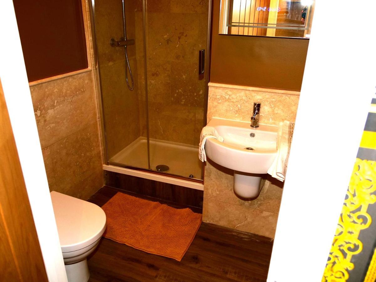 Ultra Deluxe Versace Apartment Near Sheffield Full Sky Tv Rotherham Eksteriør bilde